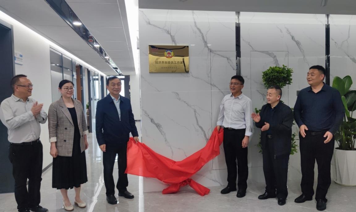 市政协副主席宁建斌一行和市扬子工开运