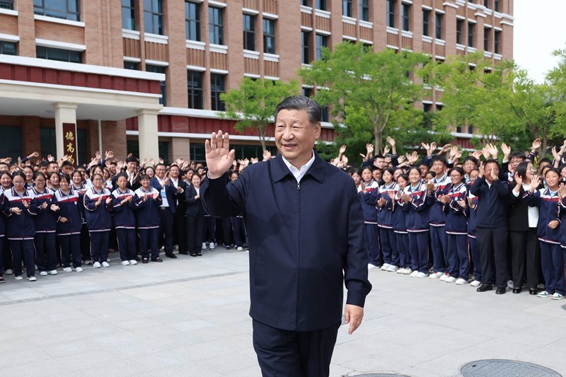向着中华民族伟大复兴的光辉彼岸奋勇前